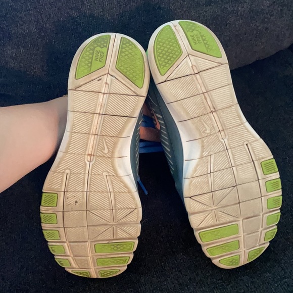 Women’s Nike Sneakers grey, like green and coral - Picture 5 of 5